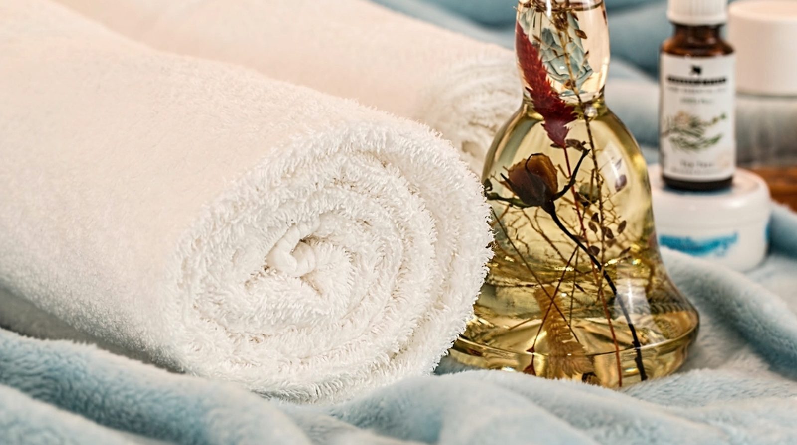 Không gian spa thư giãn - AI Agent trực kênh chat để lễ tân tập trung chăm khách tại chỗ