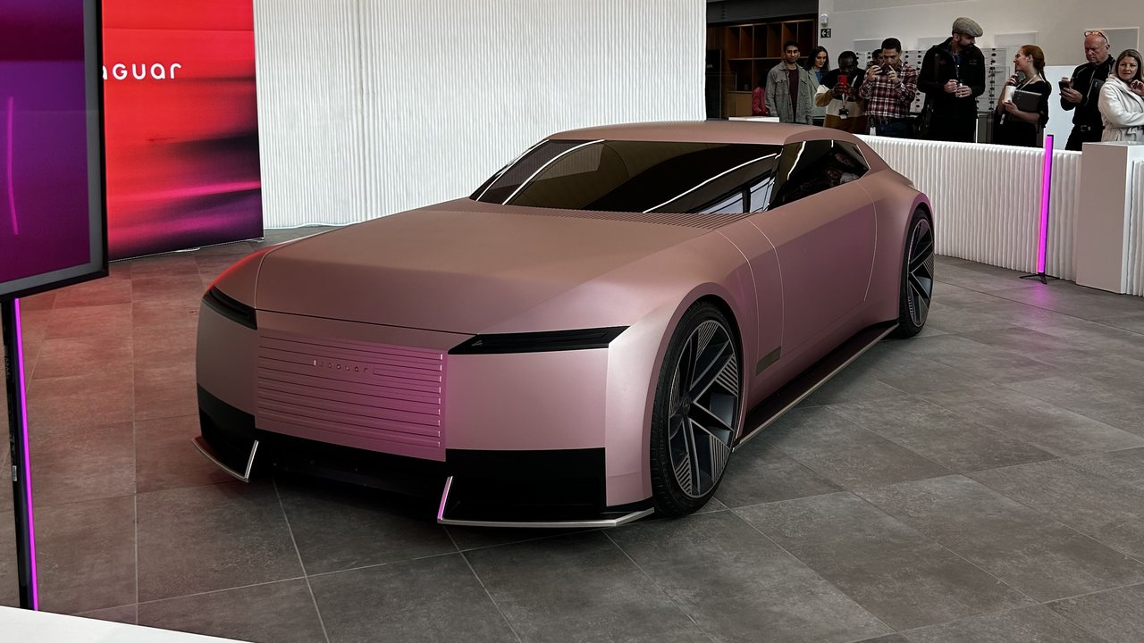 Case study: Jaguar và canh bạc Copy Nothing 2024 - thất bại